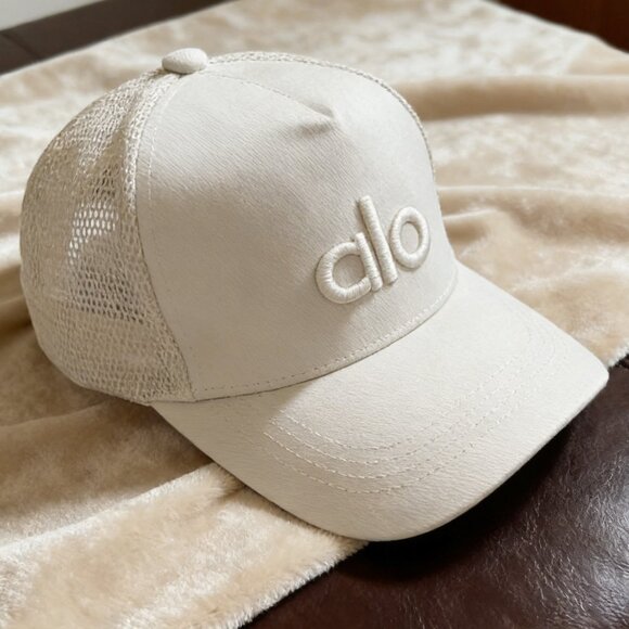 Alo Yoga Beige Embroidered Mesh Trucker Hat - Picture 5 of 6